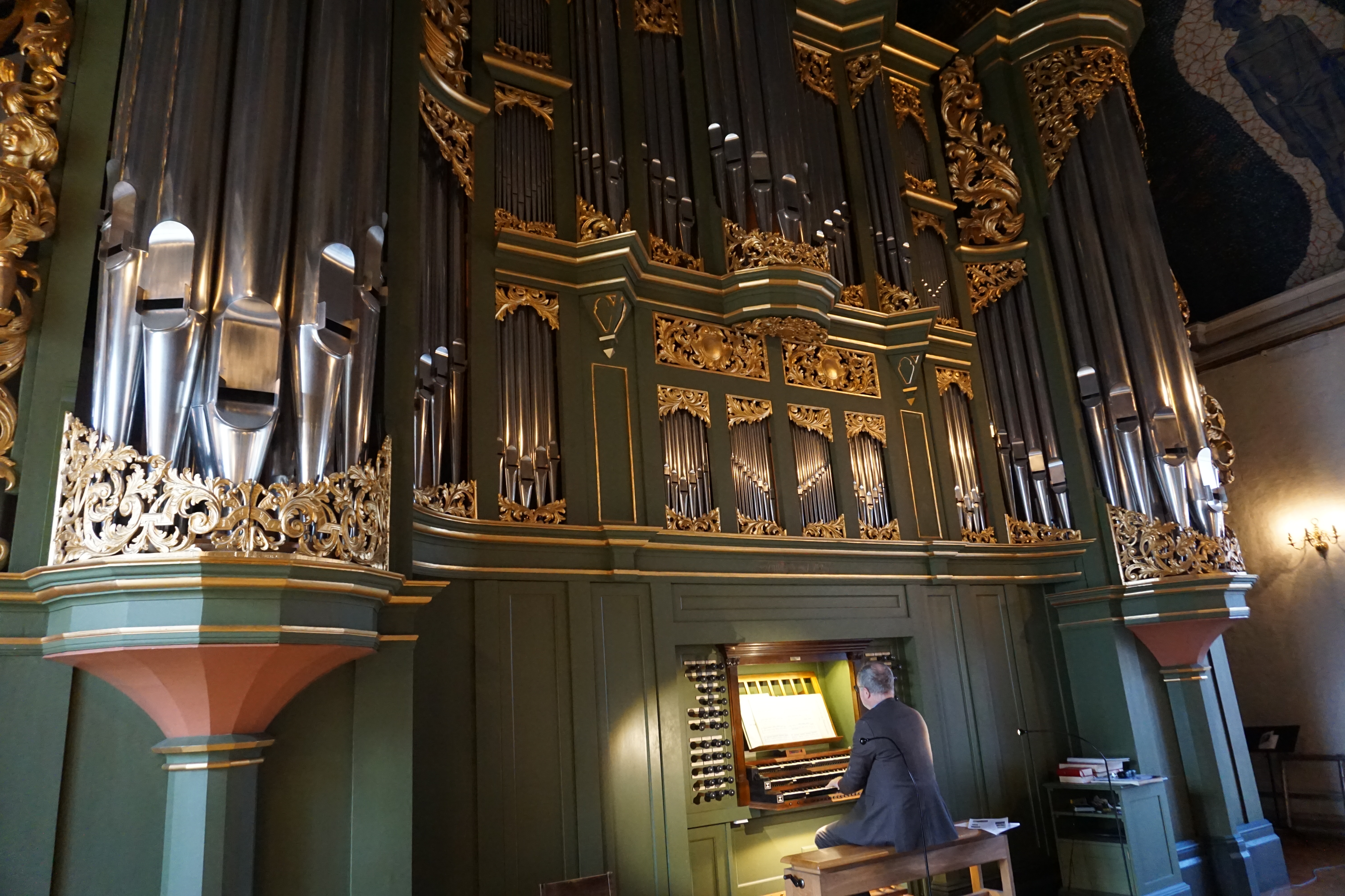 Domorganist Kåre Nordstoga på Domkirkens mektige hovedorgel. Du kan høre Nordstoga på festivalhøymesse og avslutningskonsert 13. oktober.