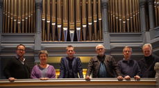 Foran orgelet i Uranienborg kirke (f.v.) Thomas Ekeberg-Andersen, prosjektleder, Inger-Lise Ulsrud, kantor i Uranienborg, Gjermund Brenne, kantor i Fagerborg, Olav Rune Bastrup, kantor i Grønland, Halgeir Schiager, kantor i Sofienberg, Knut Erik Tveit, kulturrådgiver for Oslo bispedømme. Foto: Finn Folke Thorp