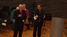 Robert Wright (t.h.)roser Ole Christian Kvarme for hans innsats som biskop i Oslo.