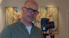 Fotograf Tommy Hvitfeldt tar panoramabilder av kirker i Oslo.