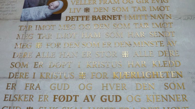 Barnet over inngangen