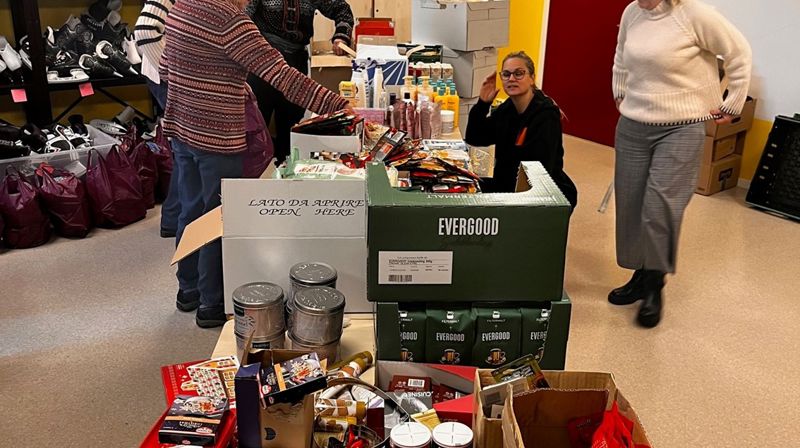 Matutdeling på Stovner i førjulstiden på Stovner