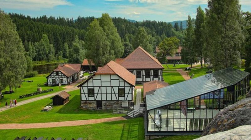 Seniortrefftur 2.juni til Blaafargeværket og Kittelsen museet!