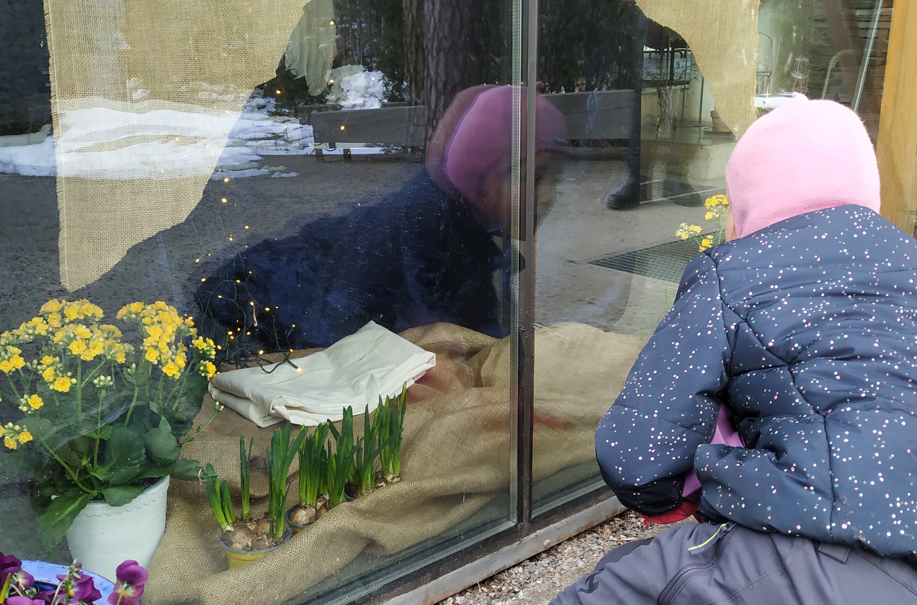 Påskevandring utenfor Mortensrud kirke