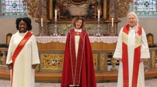 Fra venstre, Maria Maimunatu Krogtoft Liholt, biskop Kari Veiteberg og Ann-Cecilie Myhrvold Vika. Foto: Jonas Lind Asgedom