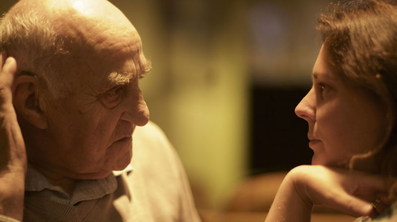 «Snåsamannen» Joralf Gjerstad og filmskaperen Margreth Olin. Foto: Øystein Mamen