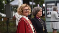 Oslo biskop Kari Veiteberg og preses Helga Haugland Byfuglien venter på de kongelige. Alle foto: Sven Gj. Gjeruldsen.