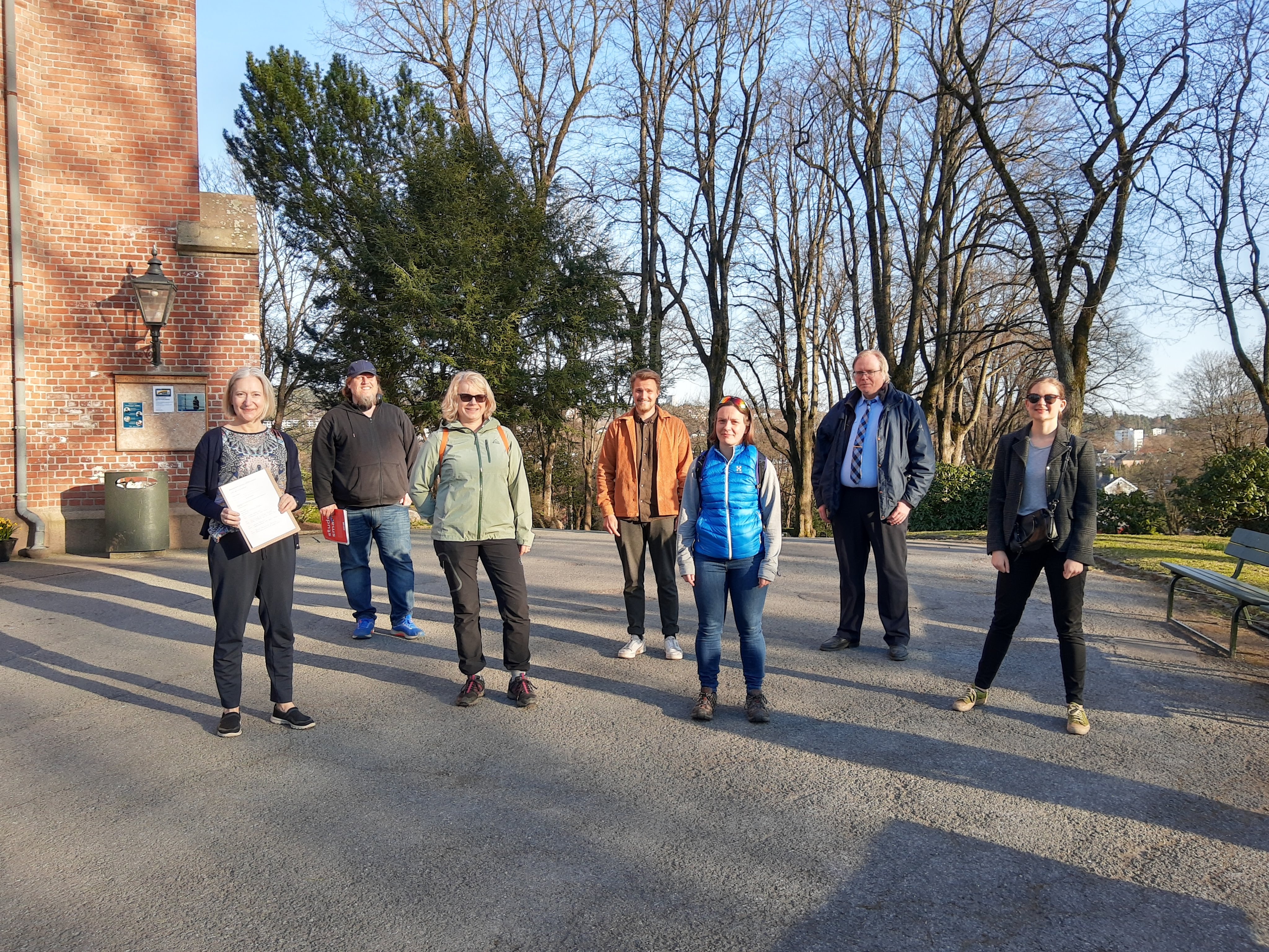 Interimsstyret i Ulven nærmiljøhage. Fra venstre: Anne Berit Evang, Anders Grydeland, Birgit Kinn Hanstensen, Kristoffer Gaarden Myhre (styreleder), Joanna Mouatt, Frode Eriksen og Sunniva Øyen