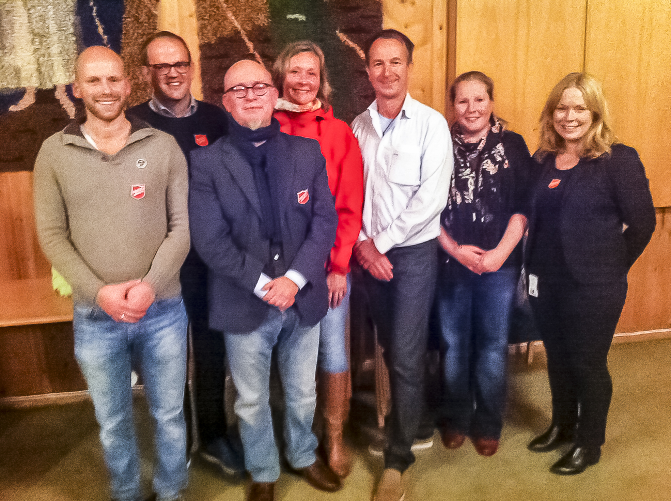 På informasjonsmøte i Østre Aker menighetshus om Frelsesarmeens flyktningmottak på Teisen deltok (fra venstre mot høyre) Eirik Sandstø, Andrew Hannevik, Jon Kaastad (alle Frelsesarmeen), Siv Hjellnes (Alna AP), Michele A. Bonaparte (velforeningen/møteleder). Nina Gorby (UDI) og Elin Herikstad (Frelsesarmeen)