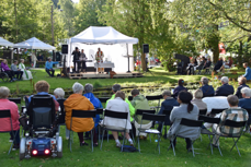 Utegudstjeneste ved Trosterudvillaen. Den inngikk i gatefesten arrangert av Samarbeidsrådet Trosterud/Haugerud. Foto: Haugerud I.F.