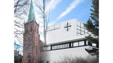 Østre Aker kirke og Haugerud kirke, menighetens to kirker.