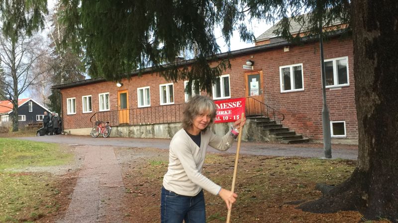 I FULL SVING: Elke er blant de ivrigste dugnadsarbeiderne menigheten har, og stiller opp på det meste.