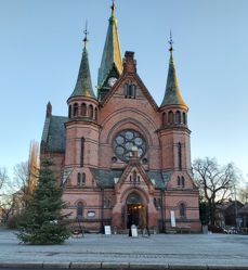 Sagene kirke står gjennom alle årstider