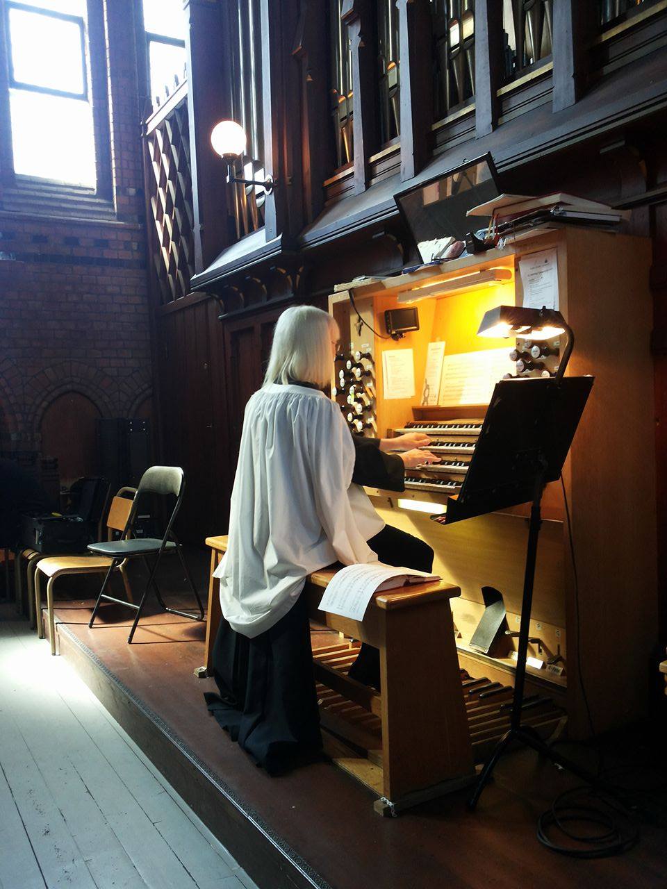 Orgelkonsert med tidebønn tirsdager kl. 13.00