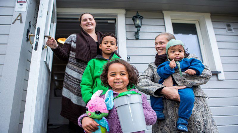 Bli med på årets TV-aksjonen - Bli bøssebærer i ditt nærområde og støtt Kirkens Bymisjons arbeid med å skape et varmere samfunn. Foto: blimed.no