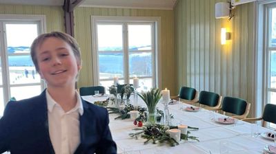 Alt er klart for juleselskap i de koselige lokalene med nydelig utsikt mot Gjøvik, kirken og Mjøsa. Foto: Privat