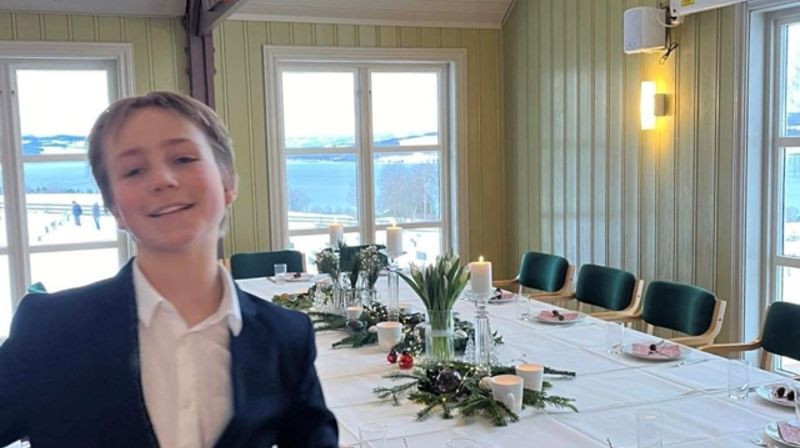 Alt er klart for juleselskap i de koselige lokalene med nydelig utsikt mot Gjøvik, kirken og Mjøsa. Foto: Privat
