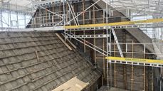 Tak over koret og endevegg på skipet.