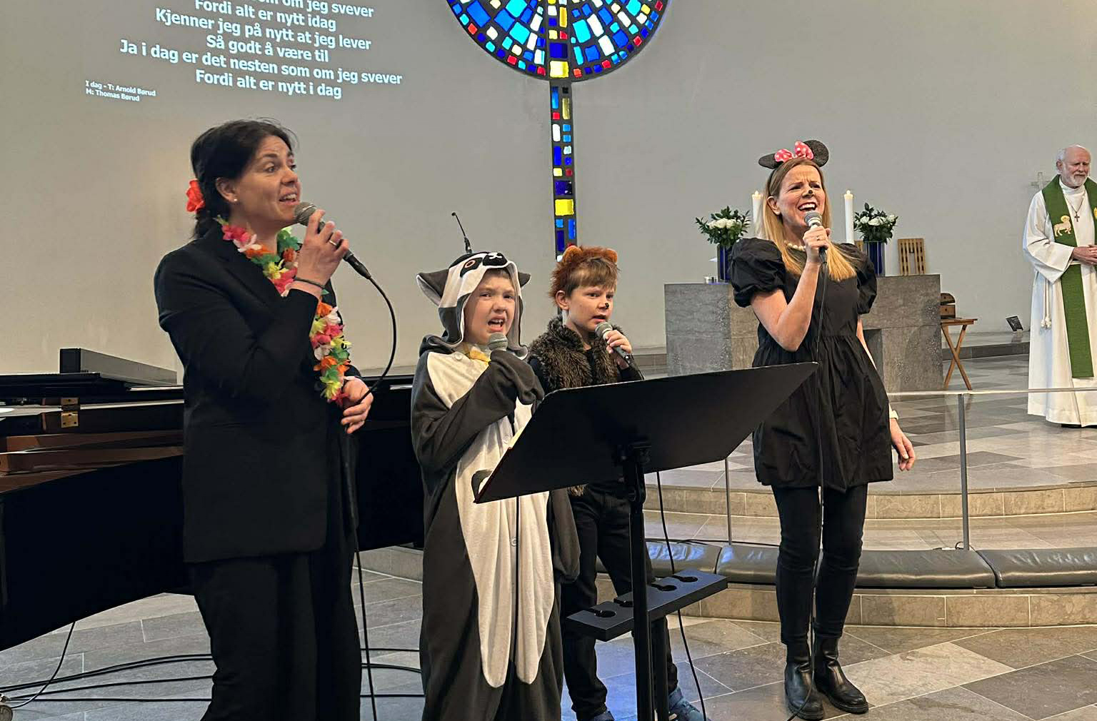 Fargerik familiegudsteneste