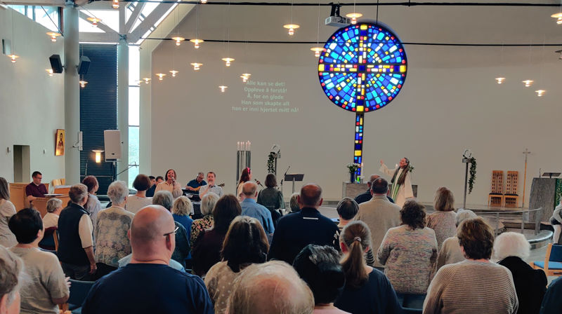 Sommarglede og gospeltonar i Foldnes kyrkje