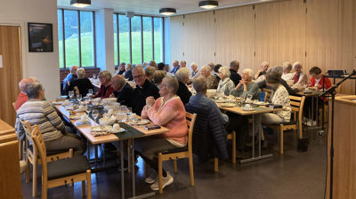 Triveleg føremiddagstreff ein haustdag i oktober