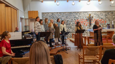 Hausttakkefest og avslutning for kyrkjelydspedagog Kari Burke-Romarheim