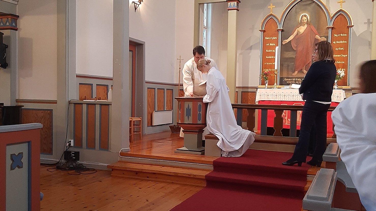 Dåp av konfirmantar 