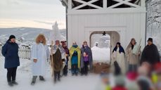 Julevandring for Rogne barnehage med personal og nokre frå staben.