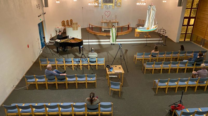 Fortsatt begrensninger på 10 personer i kirka