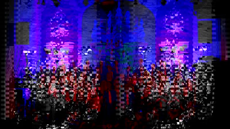 Skjeberg kirkekor og ungdomskoret Exodus holder julekonsert sammen hvert år.