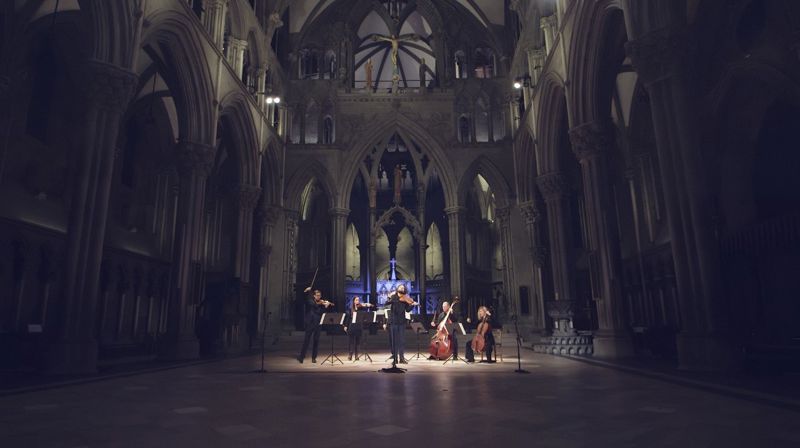 Gjermund Larsen med kvintett fra Trondheimssolistene.
