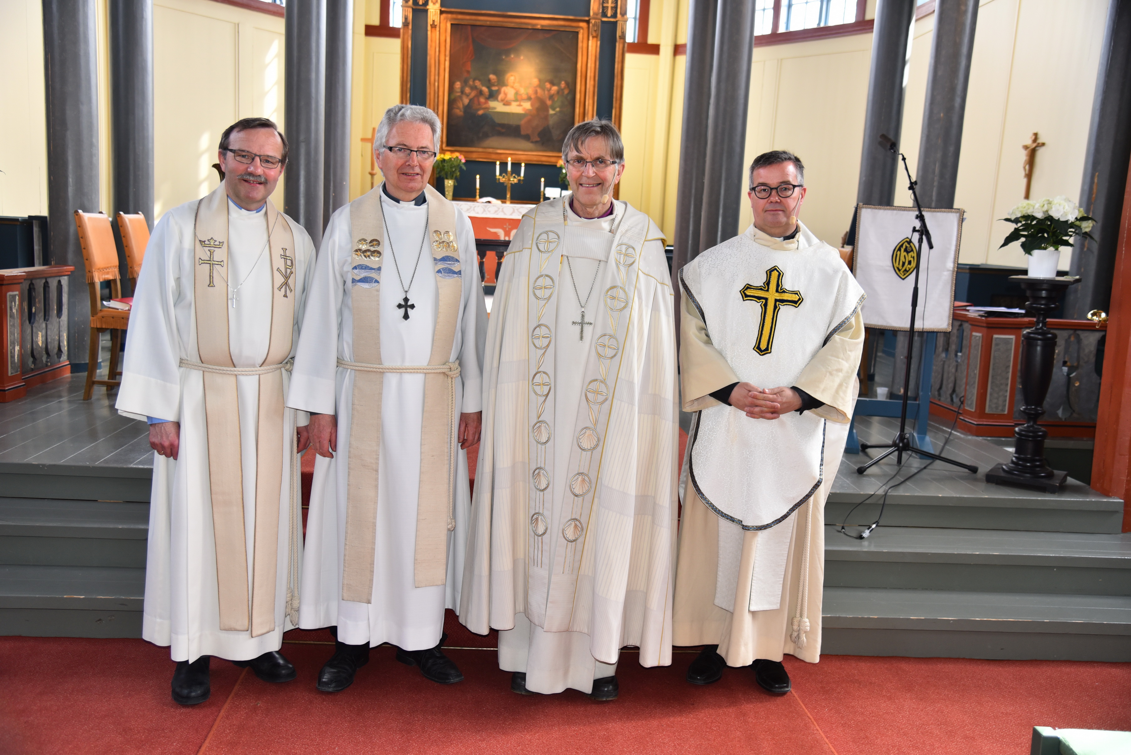 Sokneprestene i Skaun sammen med prost og biskop.