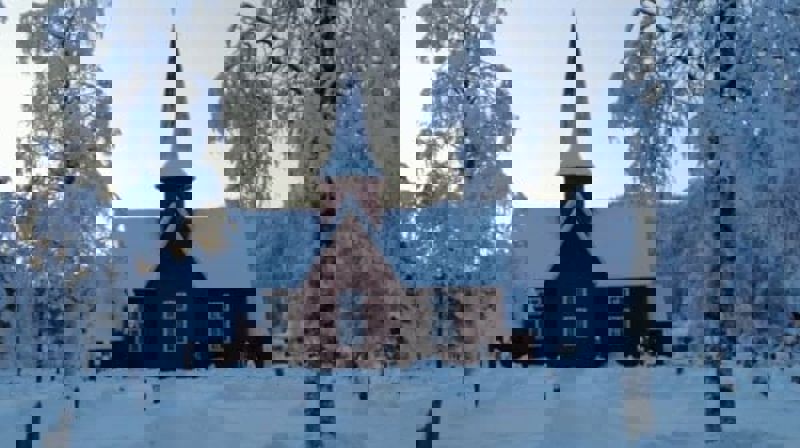 Vinterbilde av Bagn kyrkje