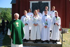 Anne Olsen, Sofie Jukam Johnsen, Eirik Bråten Haugrud og Vetle Lysne Johansen.  Foran fra venstre: Jostein Dokken, Tuva Gulbrandsen Dahlen, Sander Kløvstad og Magnus Heiebråten Dokken.  Og så Tore prest, da. Foto: Anne Dyve