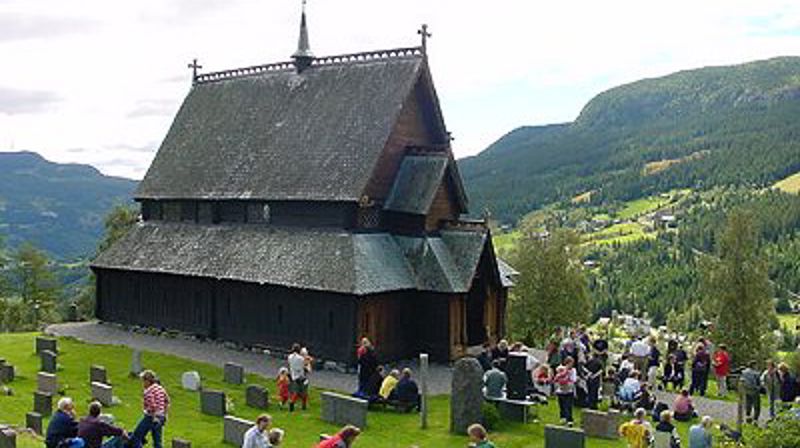 Reinli stavkirke, sommer
