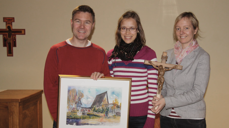 Misjonsparet Magne og Ave Mølster saman med prest Tiina Klement til høgre