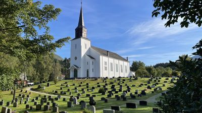 Førde kyrkje blir stengt for aktivitet ein periode i sommar