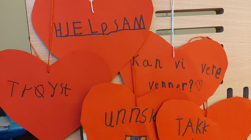 hjarte som er laga av barn i Vevring, gode ord som skape noko, spreie noko godt