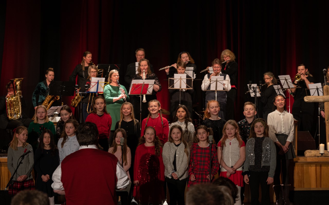 Polargospel i samarbeid med Longyearbyen storband.