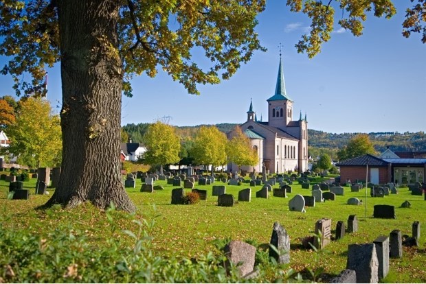 Svelvik kirke - kirken ved strømmen