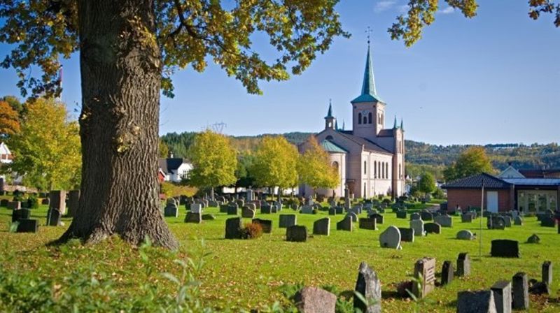 Svelvik kirke - kirken ved strømmen