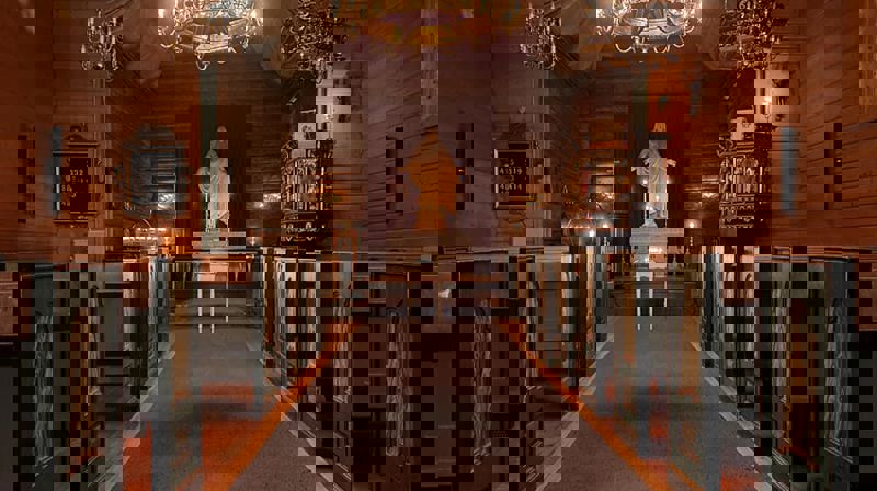 Åpen kirke i Leinstrand kirke torsdager kl. 18:00-20:00.