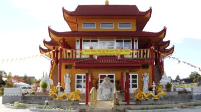Besøk hos Don Hau Pagoda - buddhist-templet på Tiller