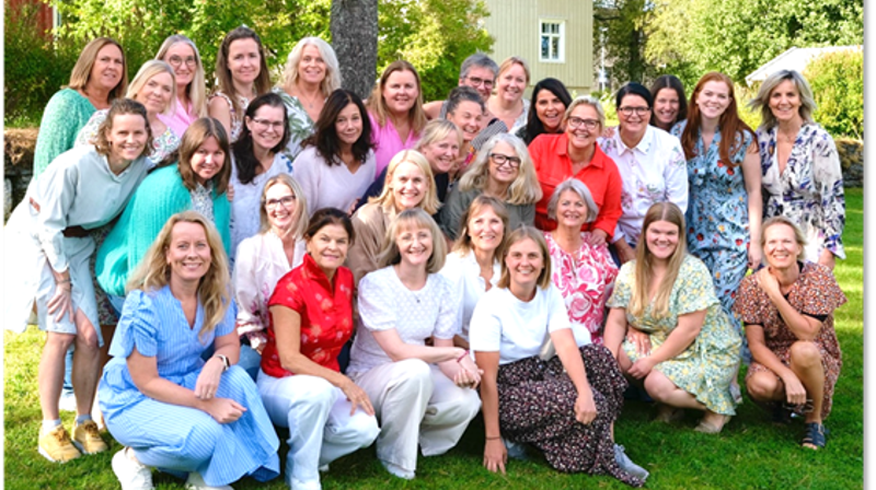 Damekoret VIVA kommer "Allsang på grensen til jul" kl. 15