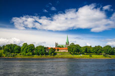 Erkebispegården og Nidarosdomen blir et naturlig sentrum for «Kirke 2017» under årets Olavsfestdager. Arrangementet byr på bibeltimer, seminarer og pilegrimsvandringer – og et kirkelig treffsted midt i trøndersk festivalsommer. 