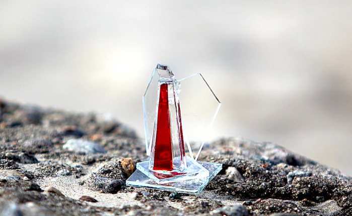 Foto: Kirkens Bymisjon/glassengel laget av knust glass