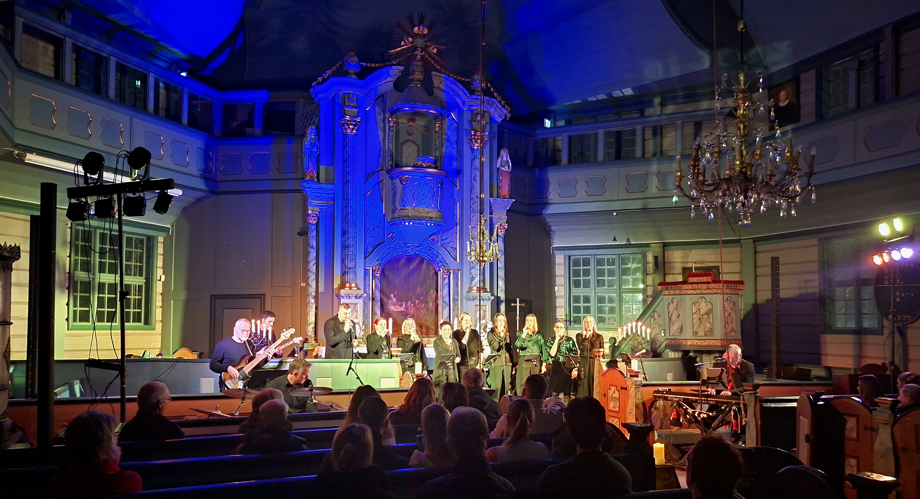 Stemningsfullt med Trondheim gospelkor i Klæbu kirke