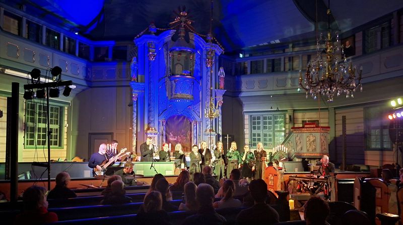 Stemningsfullt med Trondheim gospelkor i Klæbu kirke