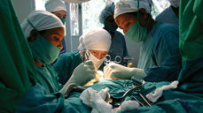 Hamlin Fistula Hospital gir kvinner et nytt liv ved å operere fistula-skader. De utdanner jordmødre og fødselshjelpere. De holder kurs for kirurger fra hele verden. Foto: hamlinfistula.org