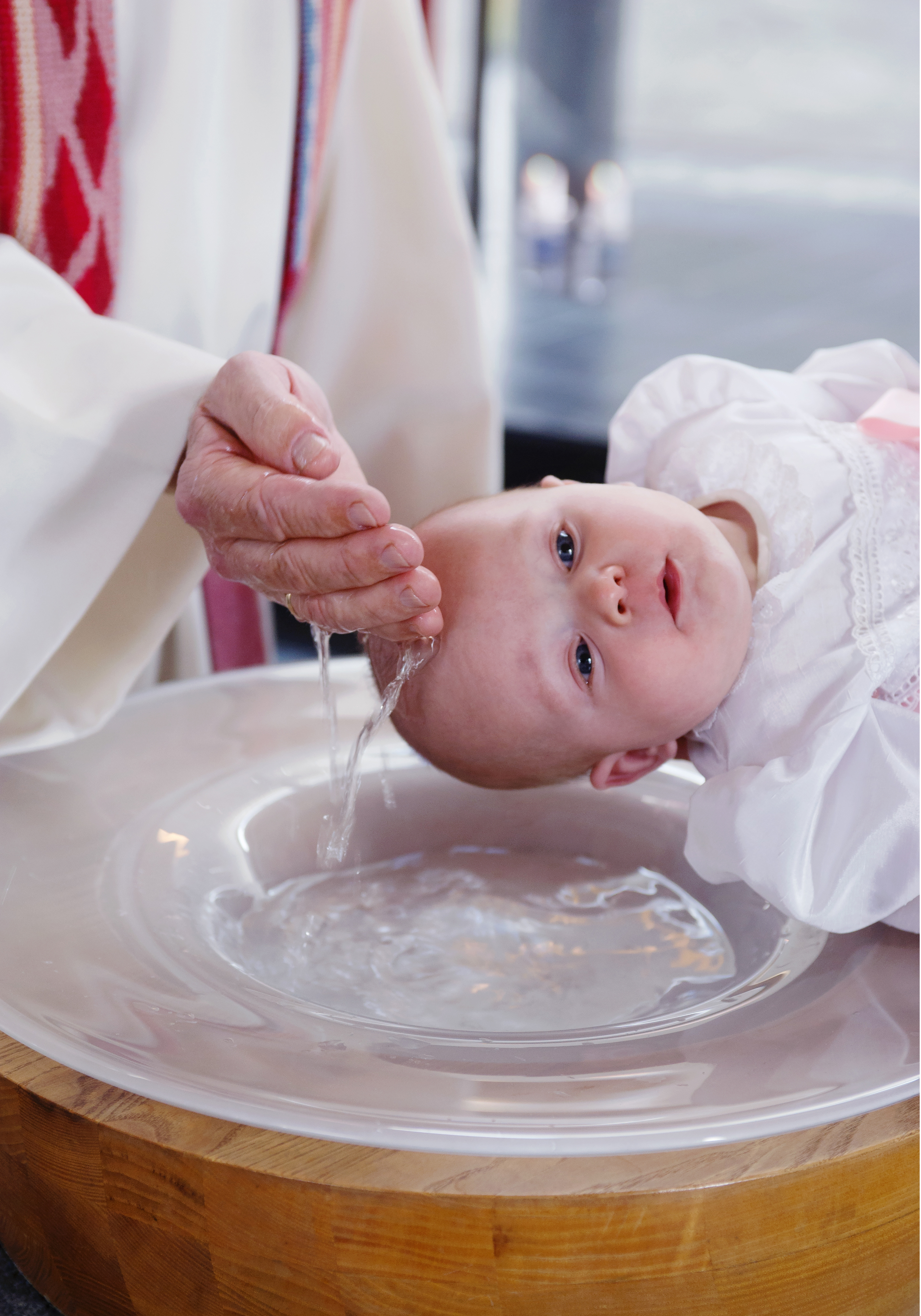Jesus sa: La de små barna komme til meg, og hindre dem ikke! For Guds rike tilhører slike som dem. Dåpen er en hellig handling, et møte mellom Gud og menneske.  (Foto: Rune Kongsro)